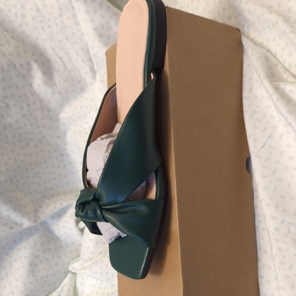 Elegant Green Women's Slip-On Shoes